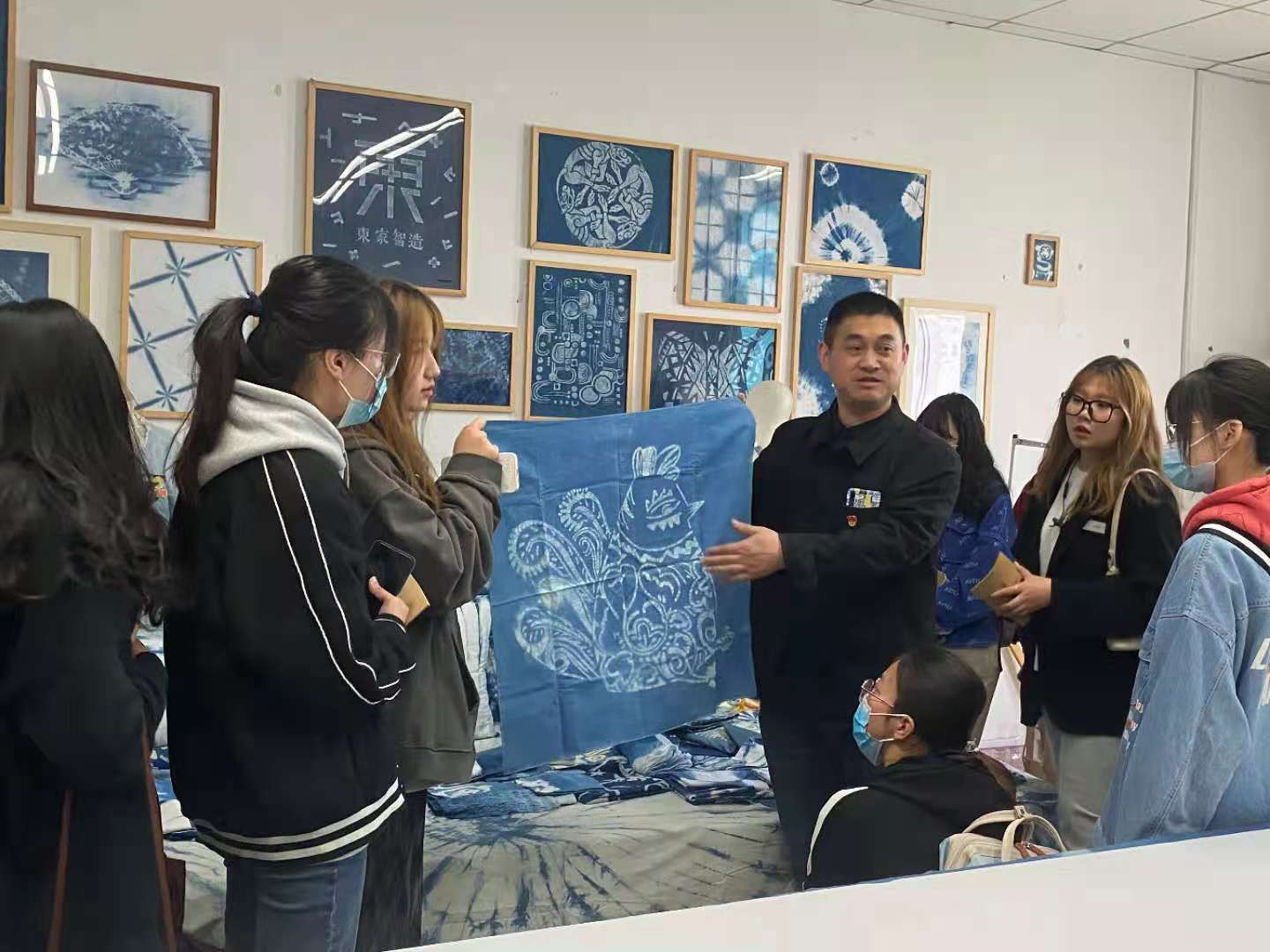 携手并进，共绘艺设新篇——江苏大学艺术学院师生赴艺术设计学院考察交流活动纪实